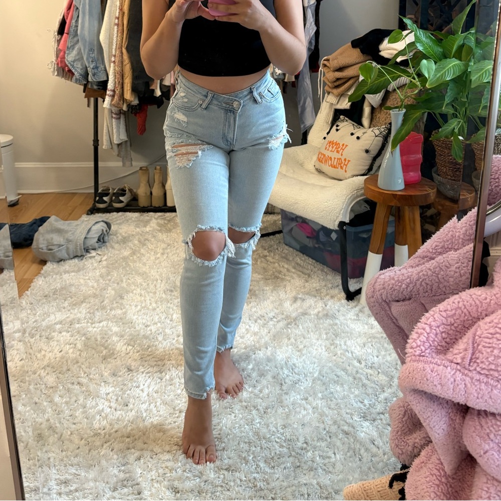 American Eagle Light Wash Ripped Jeans